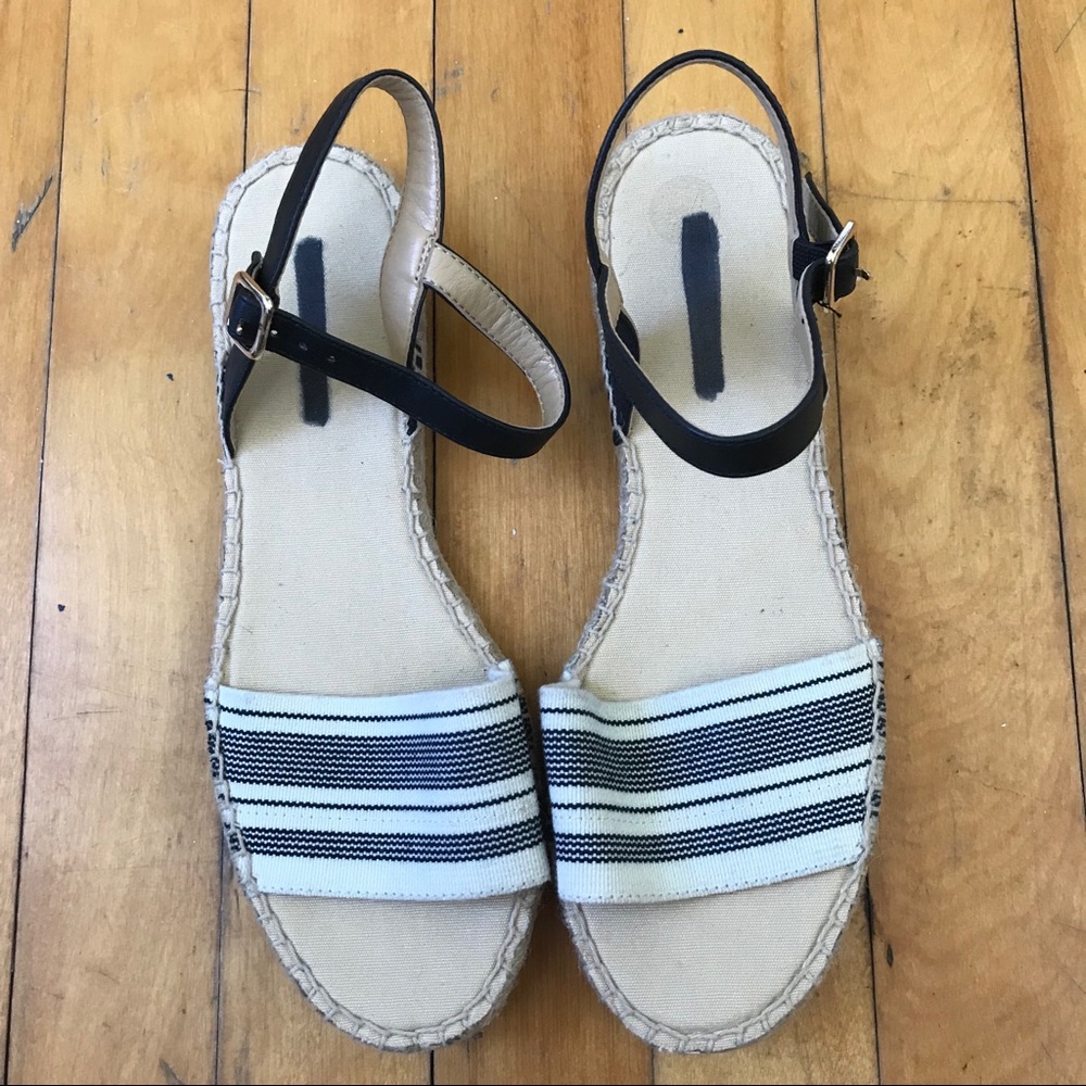 Talbots women’s sandals. Size 6. Black and cream.